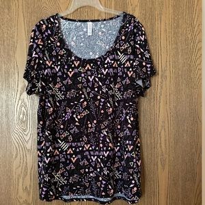 ❤️ LULAROE Graphic Short Sleeve Tee Size 2XL BOGO!